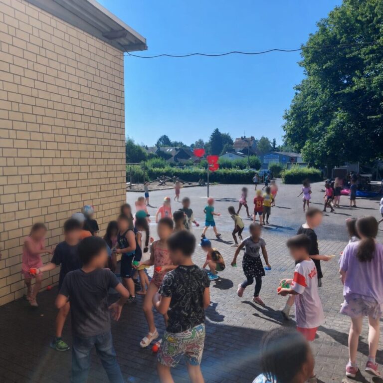 Wasserschlacht zum Schuljahresende